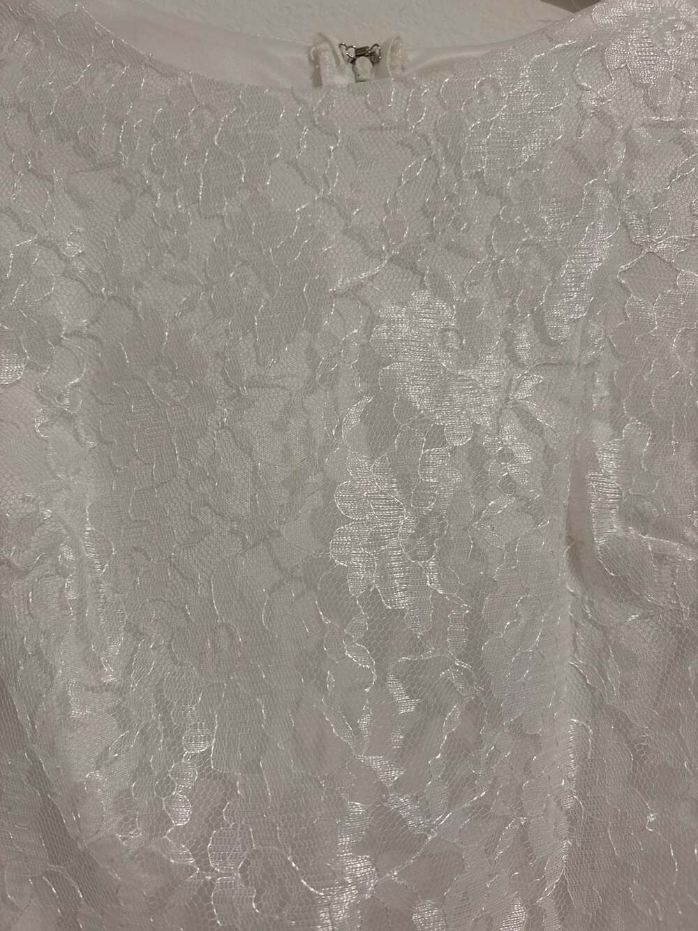 Diamond White Floral Lace Long Sleeve Back Zip Top Size M